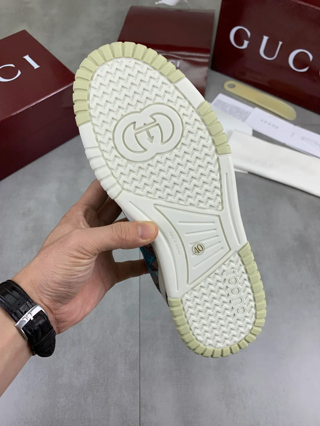 Men's shoes 💰P542 New Gucci autumn and winter low-end catwalk casual sneakers, top version! Oil edge craftsmanship. New model for early spring, creating a perfect style, cool and sassy, ​​c-position fashionable wear, classic shoe style with retro and futuristic feel, showing exquisite texture! Open mold to customize high-density outsole. Comes fully packaged. Size: 40-45 Fabric: Imported calfskin punching Lining: Imported original towel lining